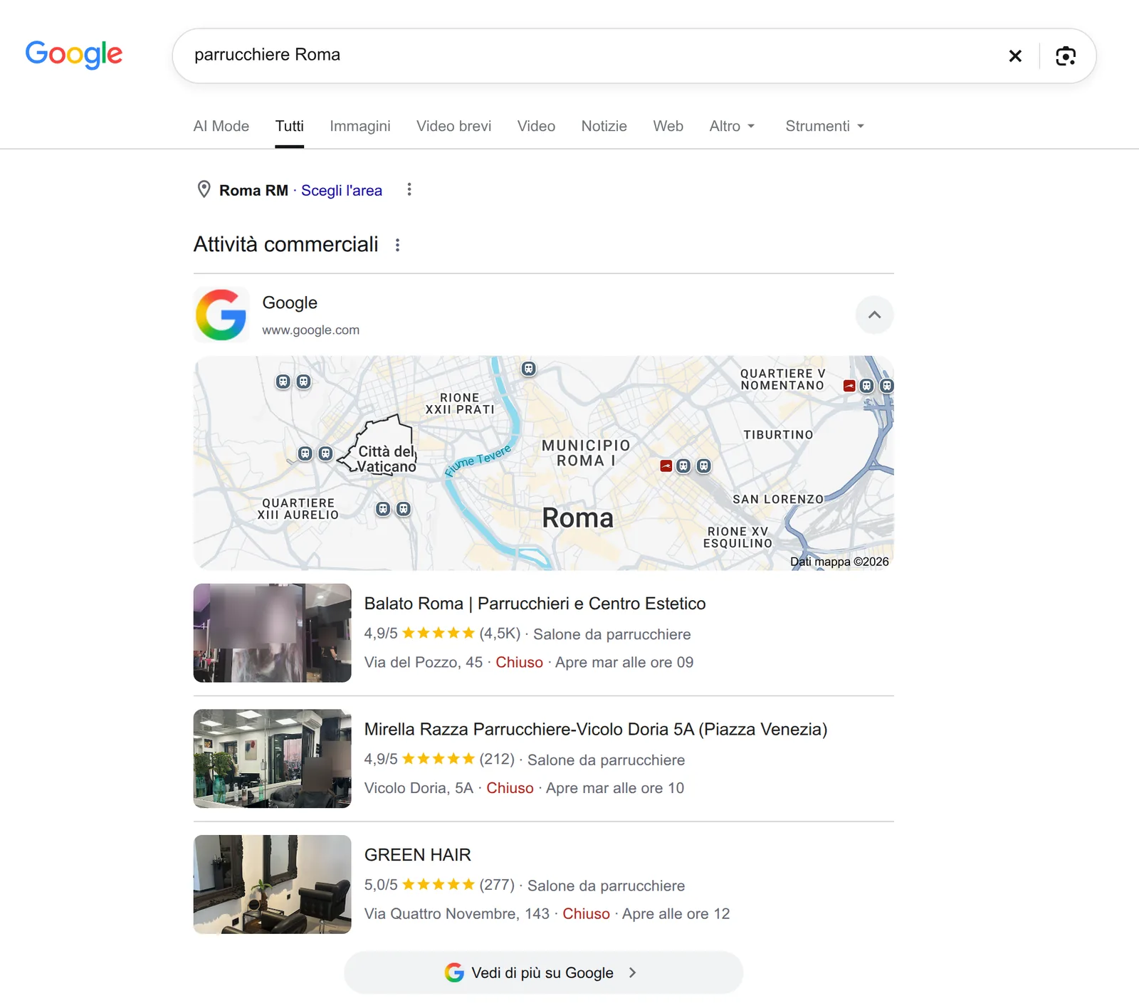 Risultati di ricerca Google per «parrucchiere Roma»: blocco con la mappa di Roma e tre parrucchieri con foto, valutazione, numero di recensioni, indirizzo e orari.
