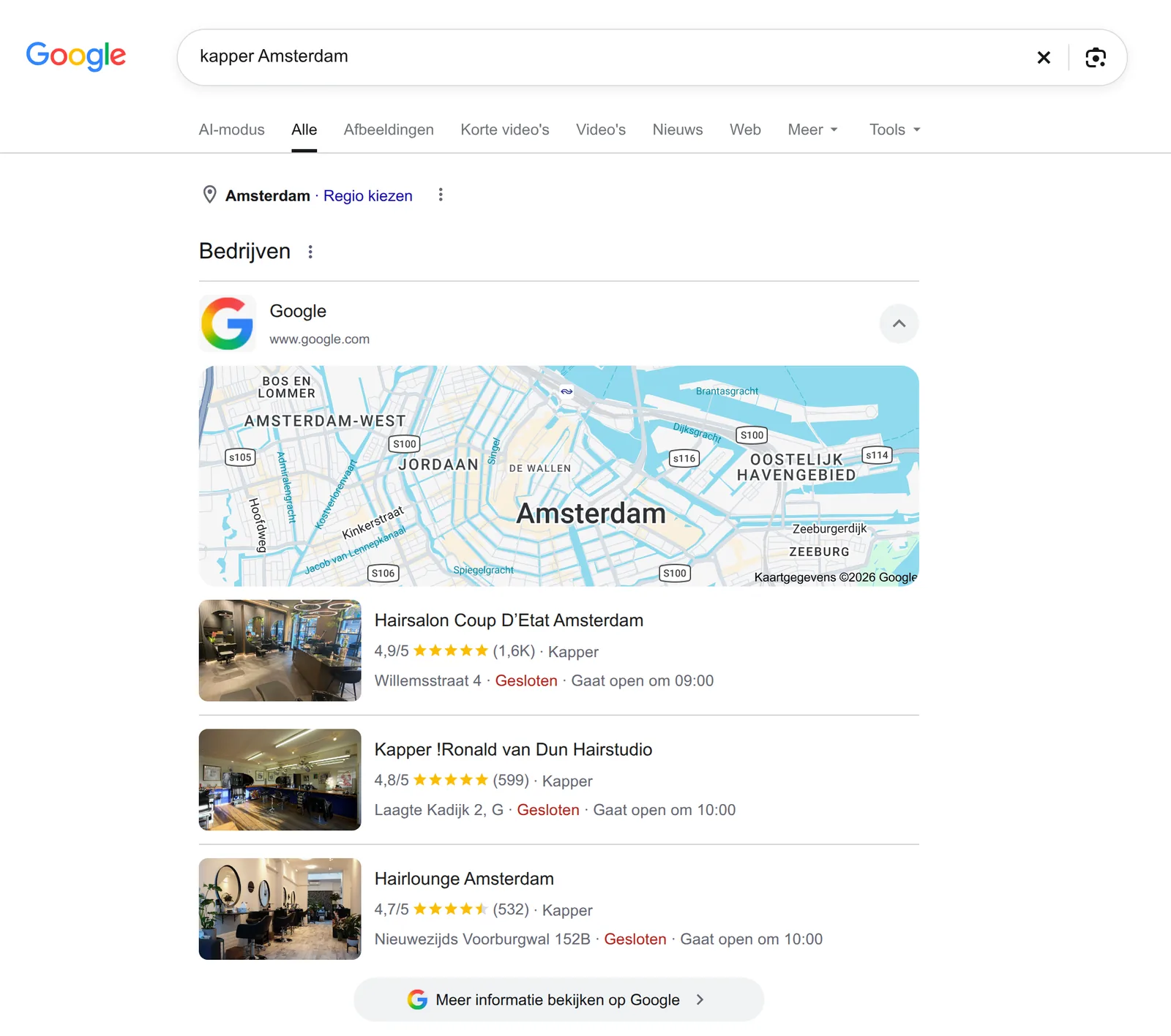 Zoekresultaten van Google voor “kapper Amsterdam”: het blok met kaart toont een kaart van Amsterdam en drie kapsalons met foto, beoordeling, aantal reviews, adres en openingstijden.
